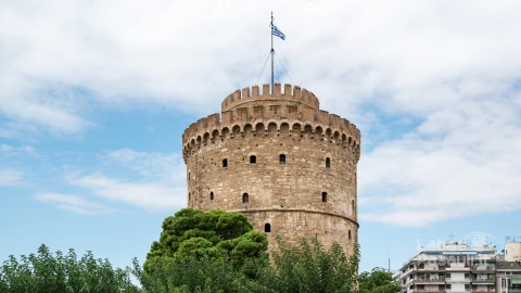 white-tower-thessaloniki-with-clouds-greece