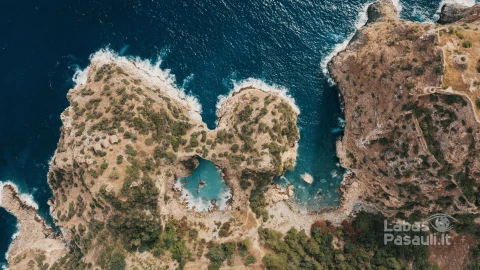 bird-s-eye-view-shore-break-min