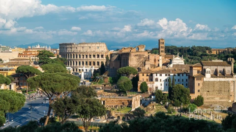 cityscape-rome-ancient-centre-italy-min