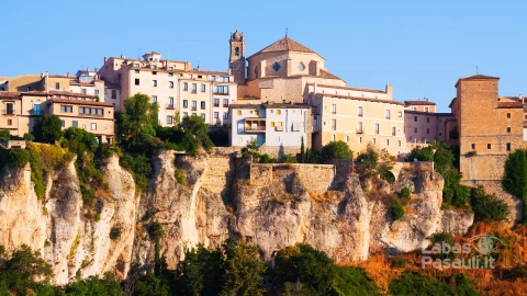day-picturesque-view-houses-rock-cuenca-min