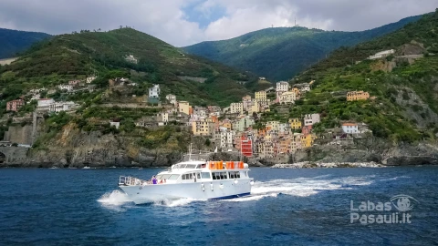 yacht-sailing-near-coastal-village-riomaggiore-italy-min