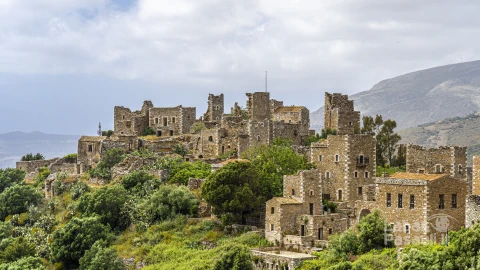 abandoned-town-vathia-mani-peninsula-min