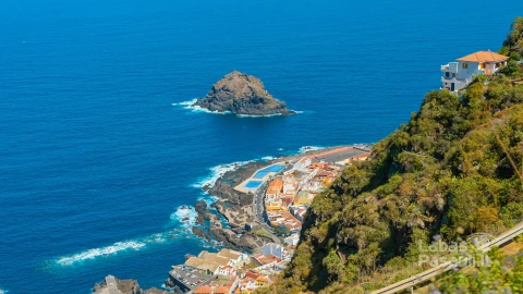 beautiful-panoramic-view-cozy-garachico-town-ocean-shore-from-high-mountain-min