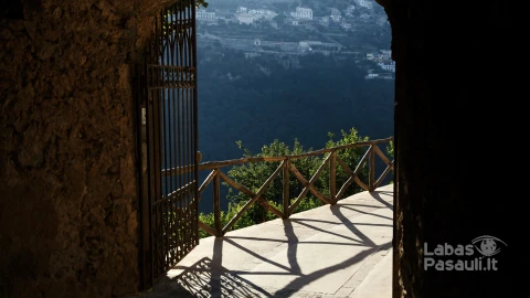 look-from-outside-gates-great-landscape-min