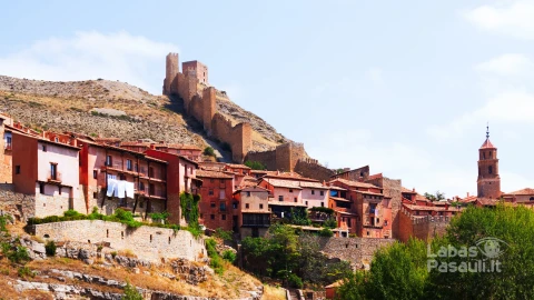 view-albarracin-with-fortress-wall-min