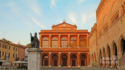 Best-things-to-do-in-Rimini-Piazza-Cavour--1024x683