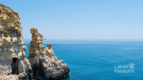 sea-cliff-erosion-stack-formation-min