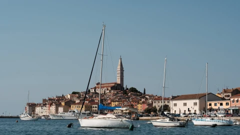 rovinj-summer-time-croatia-sea-shore-min