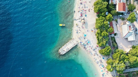 shore-with-building-st-daytime-makarska-croatia-min