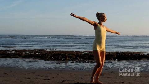 beautiful-woman-posing-bali (1)-min