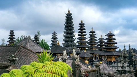 besakih-temple-bali-indonesia-min