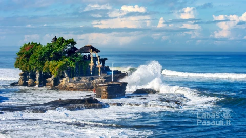 tanah-lot-temple-bali-island-indonesia-min