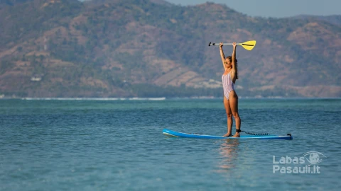 woman-riding-sup-bali-indonesia (1)
