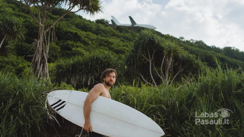 landscape-image-male-surfer-busy-walking-beach-sunrise-while-carrying-his-surfboard-his-arm-with-ocean-waves-breaking-background-young-handsome-male-surfer-ocean-min