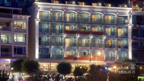 Numa Port Hotel 4*