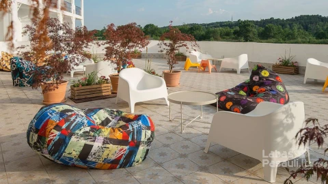 BGVSUNBLMR_OBZO-lounge-terrace