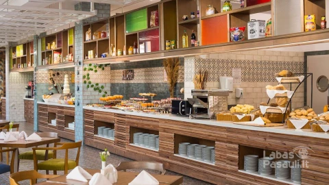 BGVSUNBLMR_OBZO-Restaurant-buffet-1