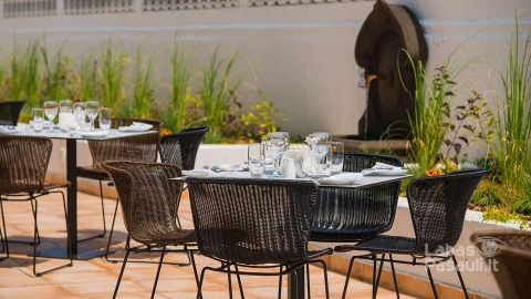 BGVSUNBLMR_OBZO-Restaurant-terrace-1