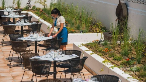 BGVSUNBLMR_OBZO-Restaurant-terrace-2