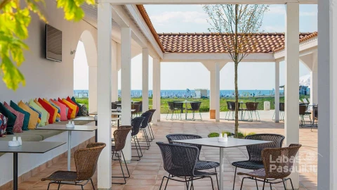 BGVSUNBLMR_OBZO-Snack-terrace-1