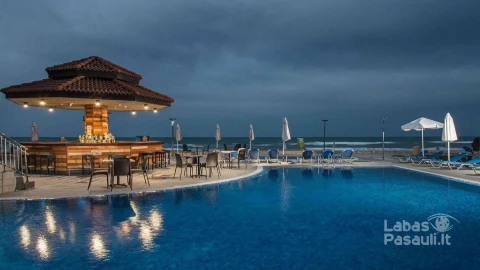 BGVOBZORBE_OBZO-Pool-Bar-A-at-night