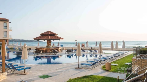 BGVOBZORBE_OBZO-Pool-Bar-A-daily