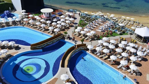 Azura Deluxe Resort & SPA 5*