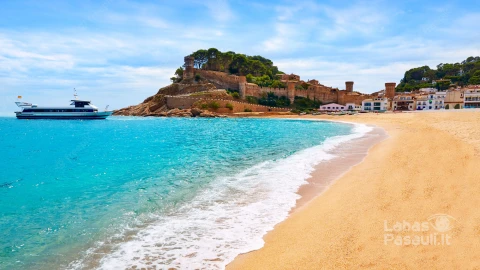 tossa-de-mar-beach-costa-brava-catalonia_79295-8024